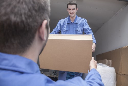 Customer complaint process for a man with van moving service